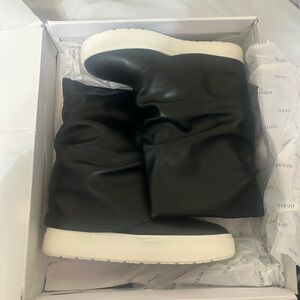 GUESS
Women's Guinna Fold Over Slouchy Booties